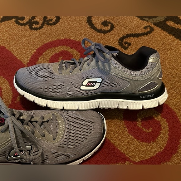 Skechers Skech-Knit Shoes - Picture 7 of 15